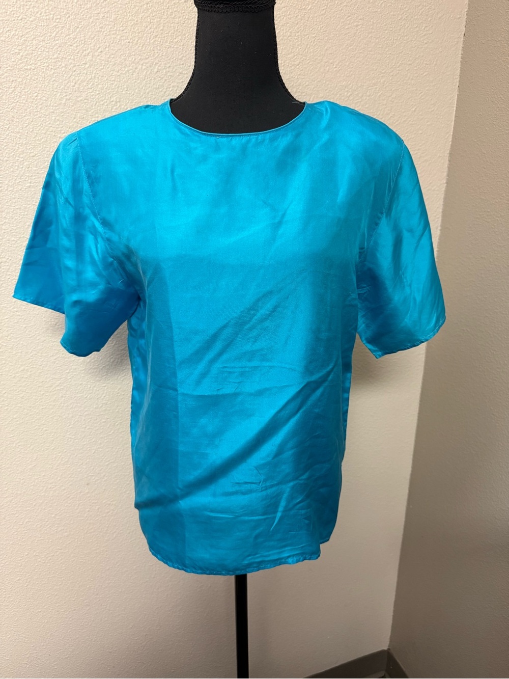 1010 Design Silk Blouse Small Turquoise Blue Short Sleeve Career Chic Top - Picture 3 of 9
